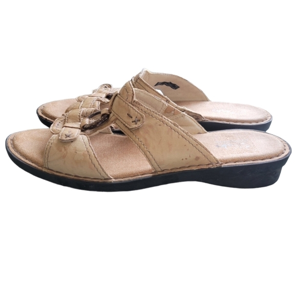 CLARKS Bendables Women's Sz 10 Nikki Peridot Leather T Strap Slide Sandal Tan - Picture 6 of 11